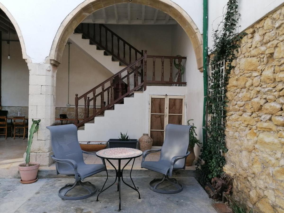 Le Mat Hostel Larnaca Exterior foto